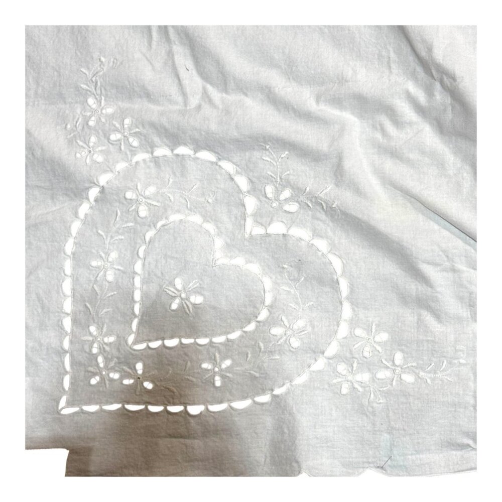 Vintage White Victorian Banquet Tablecloth Heart Floral Cutout Design 67" x 105"